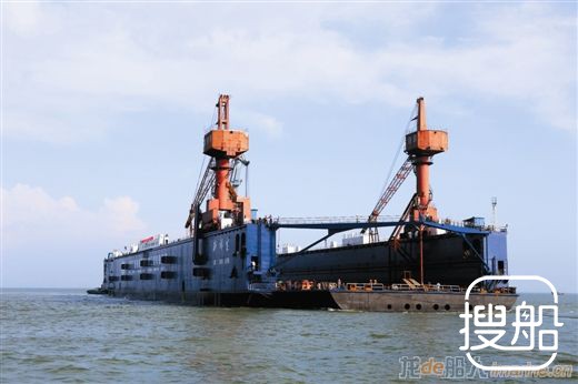 北部湾首艘10万吨级浮船坞落户钦州港