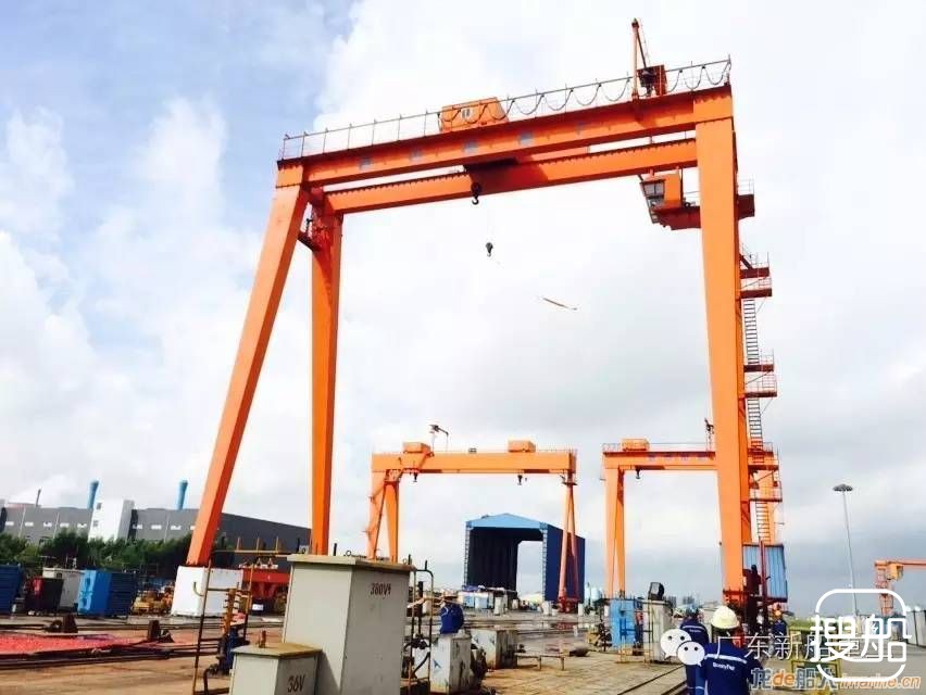 广东新船重工127米客滚船下水