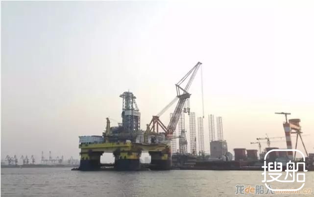 中集来福士D90塔帽安装完成