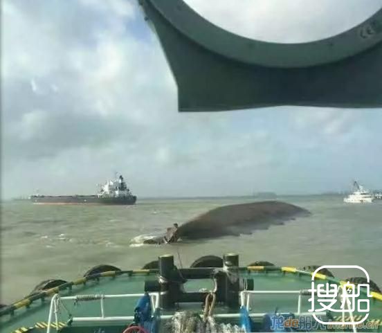 集装箱船翻沉2人失踪，长江太仓段两船相撞