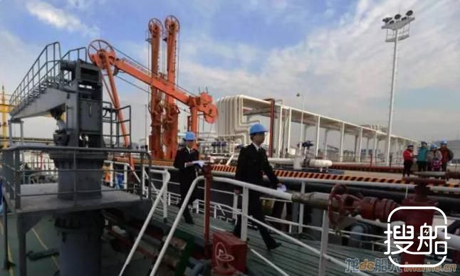 我国首次下放国际航行船舶保税油经营许可权