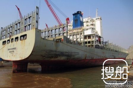 亚泰船舶承修万海航运“业春”轮