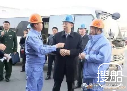 老船人谭作钧来到大船