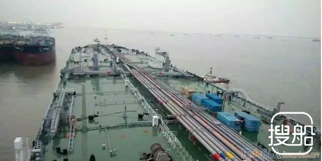 外高桥造船两艘船出海试航