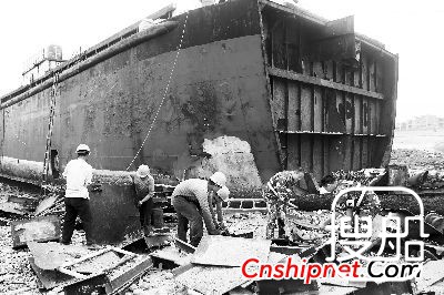 石狮市拆解15艘“三无”船舶