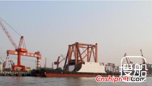 中国最大海上风电安装船“华尔辰”号出坞