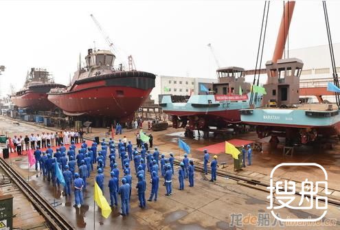 镇江船厂斐济海上采矿项目工作船、推拖船吊装下水