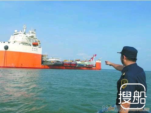 半潜船“华洋龙”轮首航非洲