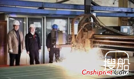 中航威海880客2160米车道客滚船开工