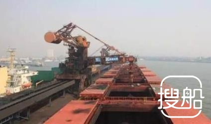 超过100艘运煤船“抛锚”在中国港口