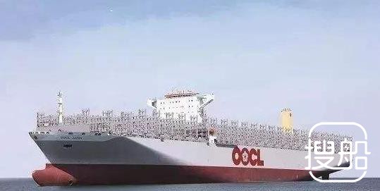 “东方日本”号集装箱船在苏伊士运河搁浅