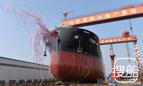 镇江船厂第二艘“海骆驼”型重吊杂货船下水