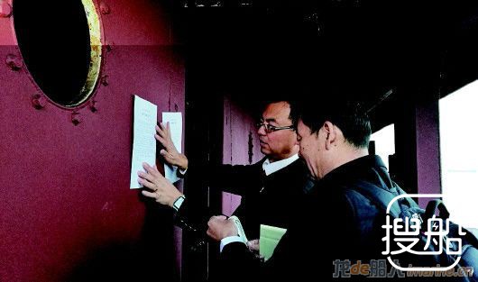法官赴石岛为船员“讨薪” 扣押三条船讨百万欠薪