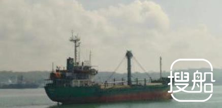一艘杂货船在印度尼西亚沉没