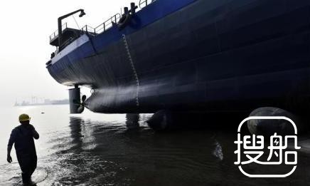 三峡库区首造最大“标箱船”试水投运