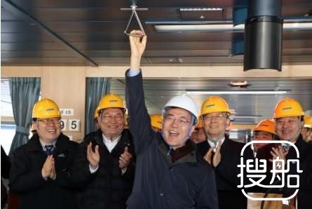 文在寅新年首次外出视察船厂力挺造船业