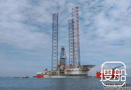 振华重工成功浮装一座钻井平台