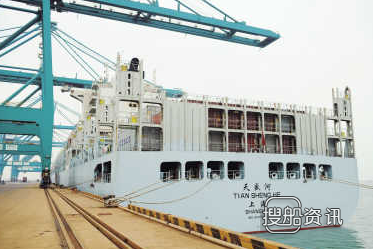 集装箱船怎样靠泊码头 大型集装箱船靠泊黄骅港区