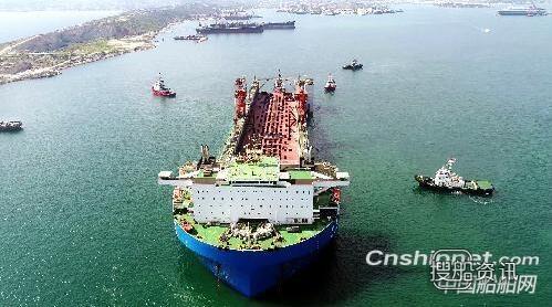 比雷埃夫斯港 “比雷埃夫斯三”号浮船坞顺利抵达比雷埃夫斯港