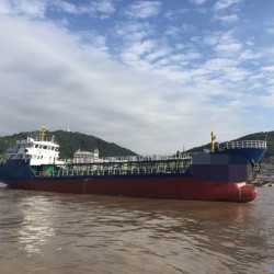 出售1000吨成品油船 出售908吨成品油船