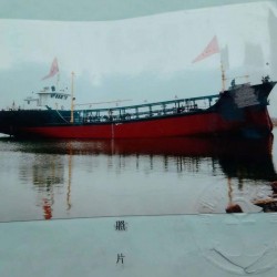 出售1000吨成品油船 出售560吨成品油船