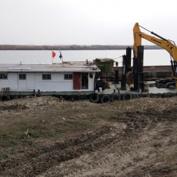 抓斗挖泥船 出售1.6m3抓斗式挖泥船