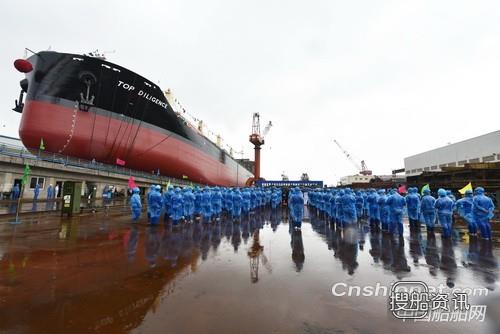 镇江船厂一天实现48500DWT重吊杂货船建造两大节点