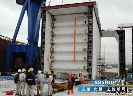 沪东中华49000吨化学品船2号船U型总段快速搭载成功