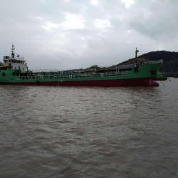 出售1000吨成品油船 出售960吨成品油船