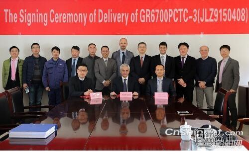 南京金陵船厂第三艘6700车位汽车运输船签字交付