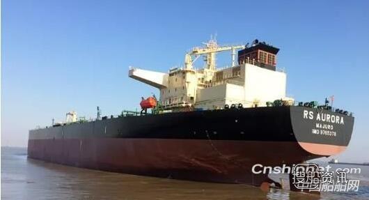 外高桥造船2艘15.8万吨苏伊式油轮分别试航返航