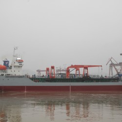 绞吸式和耙吸式挖泥船的主要区别 出售5500m3耙吸式挖泥船