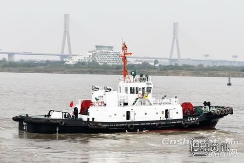 镇江船厂一天交付2艘3676kW全回转拖船