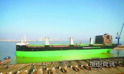 金陵船厂2.5万吨LNG高压双燃料杂货船下水