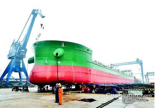宜昌达门船厂8000吨位运输油船将下水