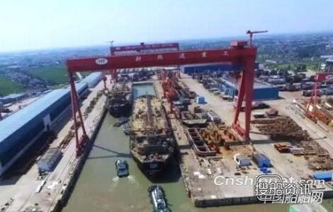 韩通船舶重工2艘114000吨油轮顺利出坞