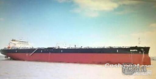 外高桥造船15.8万吨苏伊士油轮出海试航