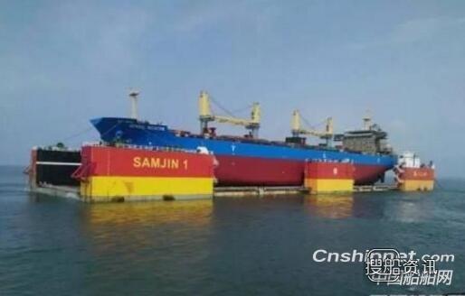 威海三进船业一艘36000吨散货船成功下水