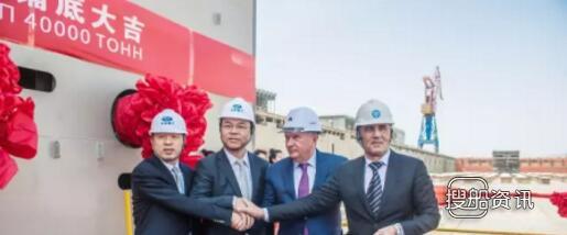 北船重工4万吨级举力浮船坞铺底