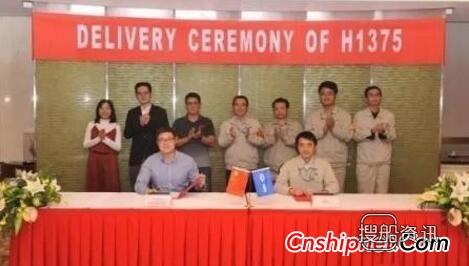 外高桥造船20.8万吨散货船“康莱德”轮签字交付