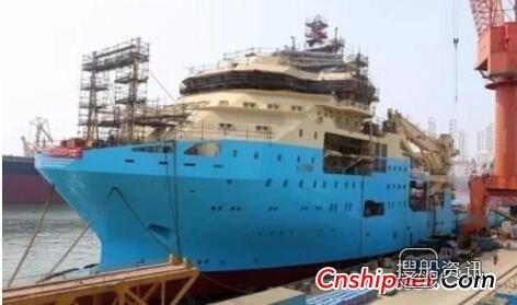 大连中远船务深水海工作业辅助船出坞下水