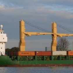 5000吨集装箱船多少钱 出售520箱集装箱船