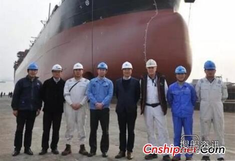 扬子江船业第二艘36500吨大湖型散货船顺利下水