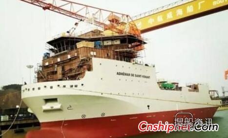 中航威海首艘6000吨抛石船顺利下水