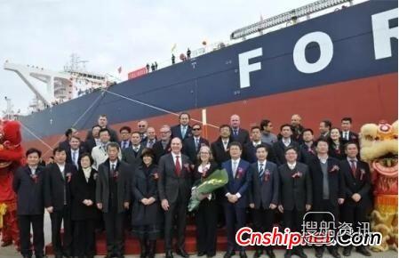 扬子江船业首艘261000DWT超大型矿砂船命名