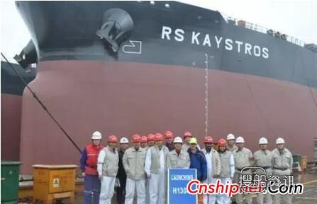 上海外高桥造船15.8万吨苏伊士油轮出坞