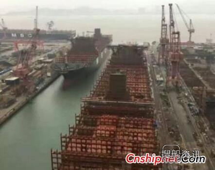 金海重工2艘集装箱船顺利出坞