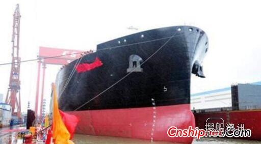 沪东中华2艘LNG船同日出坞