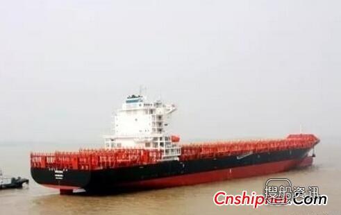 金陵船厂第二艘5000TEU集装箱船离厂试航