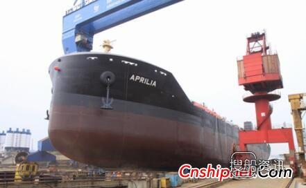 江东船厂7#35000吨散货船成功下水